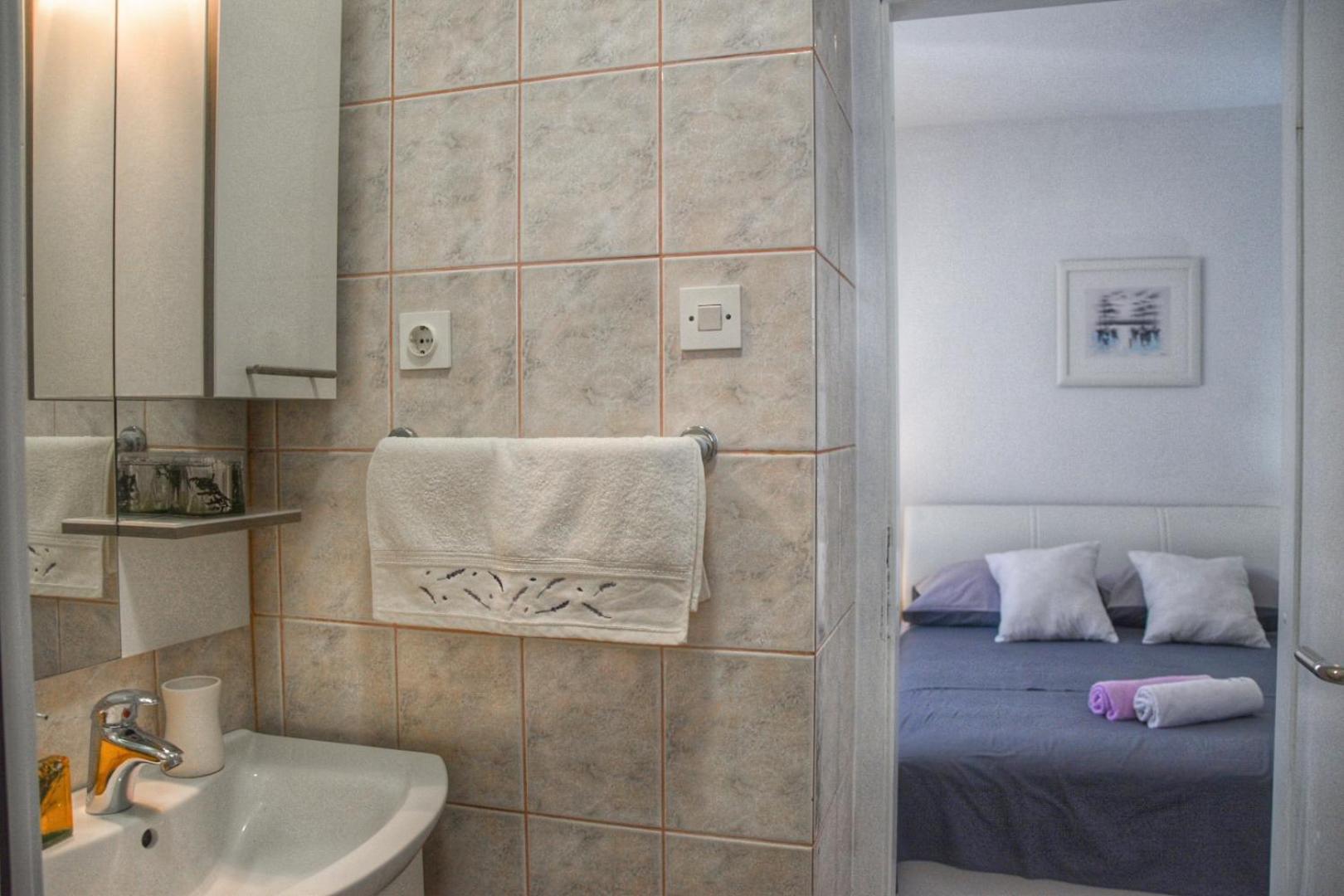 Apartments Sena Бол Екстериор снимка